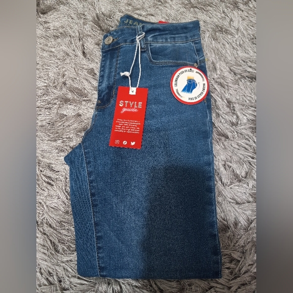 Gogo High Rise Capri Jeans - Picture 3 of 5